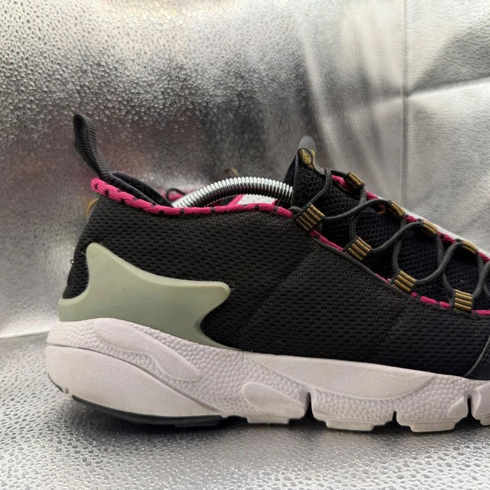 Size 10.5 Nike Air Footscape Desert Chukka Mens Black Excellent 599470-002